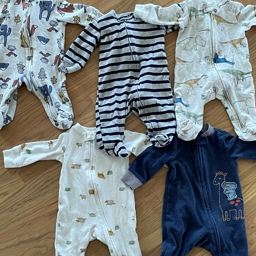 Lot of 5 3m Carter’s pajamas